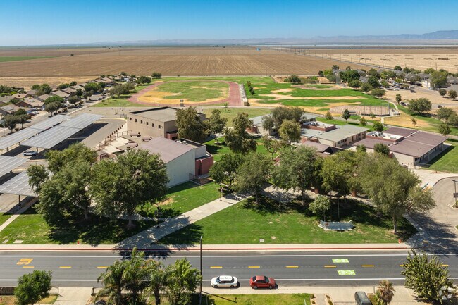 Huron Middle School provides a great education to help students succeed.