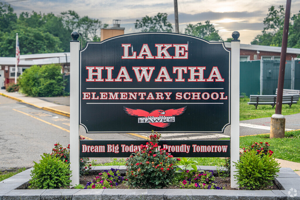 Front entrance sign of Lake Hiawatha School.