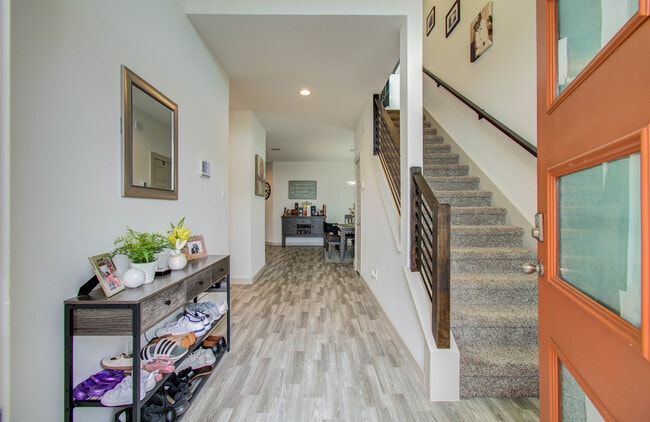 12806 Rainham Ln, Houston, TX 77047 - photo 2