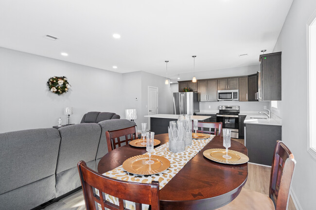 Dining & Family Rm Area