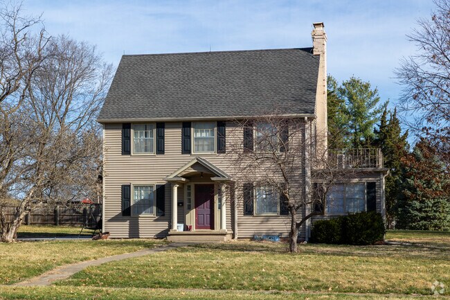Colonial styles can be found just south of downtown Maryville.