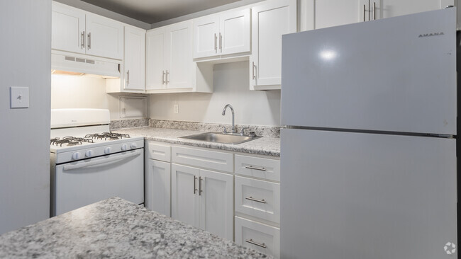 2BR,1BA,-850SF