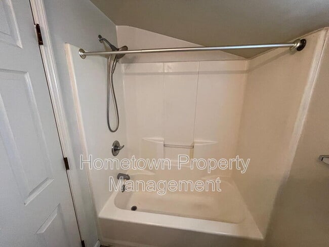 105-107 N Hanover St unit 107 APT C, Carlisle, PA 17013 - photo 7