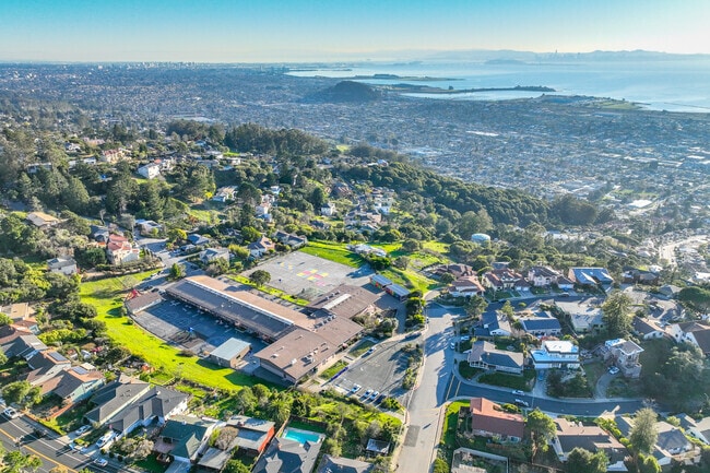 With its location near Silicon Valley, tech is one of the largest employment sectors in El cerrito.