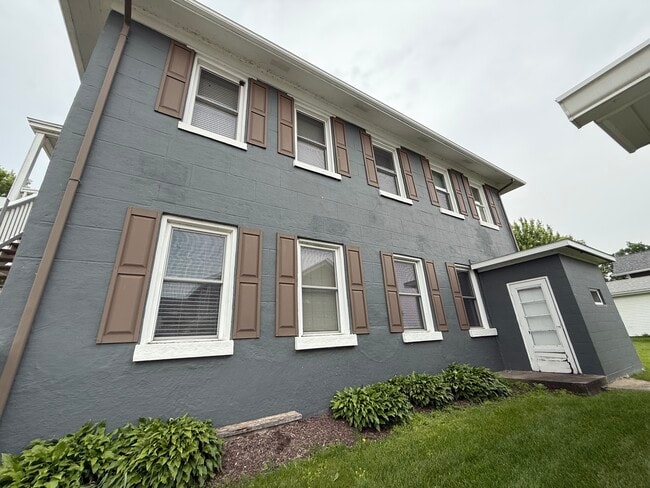 Front of building facing Cody St (100 meter away)