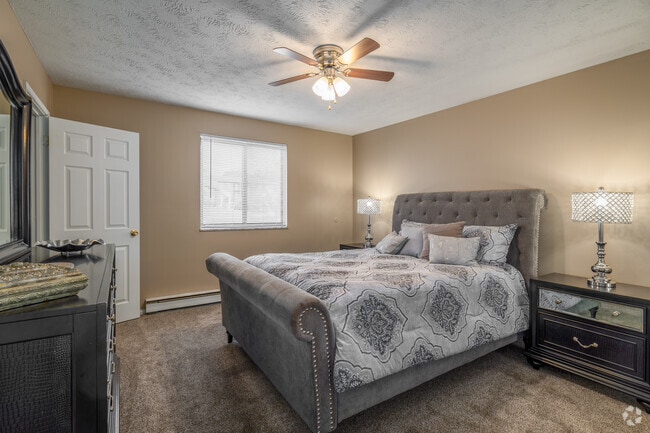 1BD, 1BA - 600SF - Bedroom