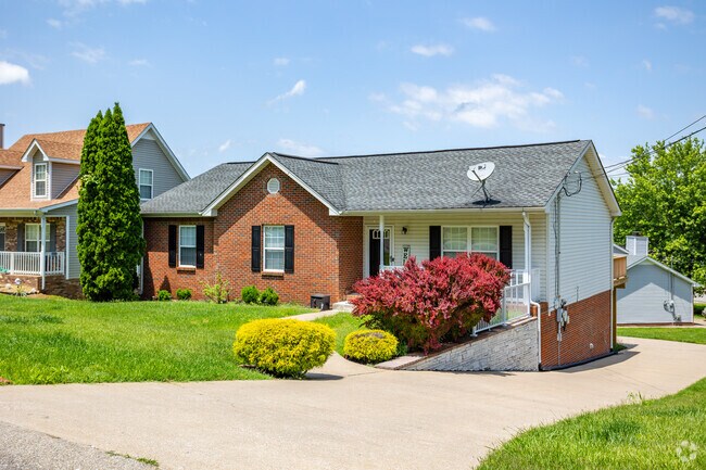 Ranch style houses can be found in Ringgold.