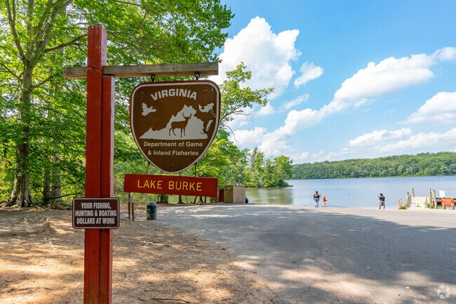Farrs Corner residents hike and boat at Burke Lake Park’s scenic trails.