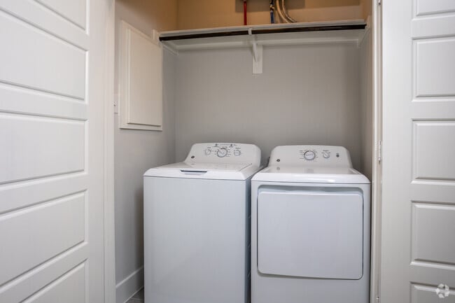 1BR, 1BA - 746SF - Laundry