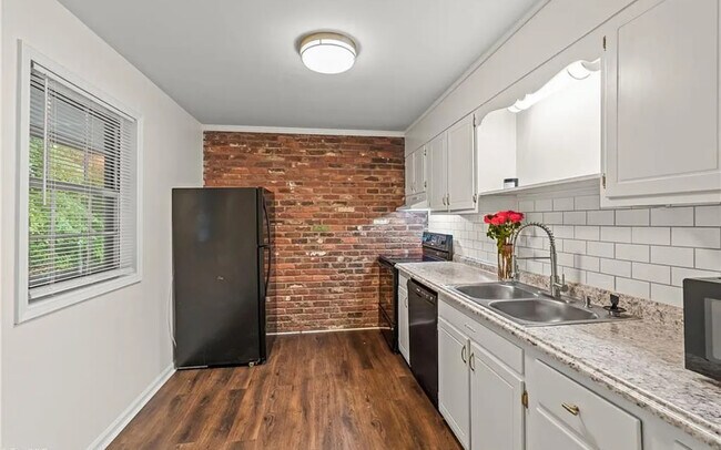 372 S Cherry St unit B, Kernersville, NC 27284 - photo 5