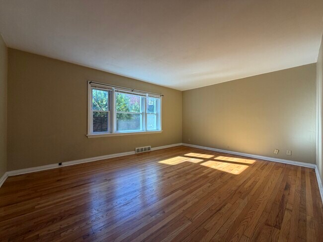 420 S Hanley Rd unit 1W, Saint Louis, MO 63105 - photo 3