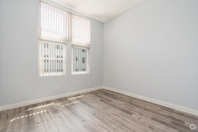 Carlton Way Towers, Los Angeles, CA 90028 - photo 5