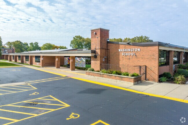 Washington Elementary School is an above average, public school located in Mundelein, IL.