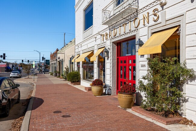 Nearby College Hill offers plenty of shopping opportunities near Longview.