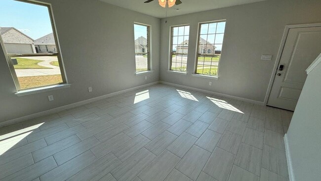 312 Gallant Man Ct, Granbury, TX 76049 - photo 4