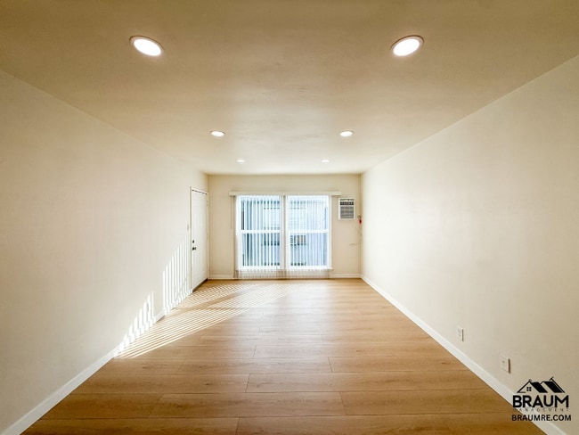 7333 Woodman Ave, Van Nuys, CA 91405 - photo 3