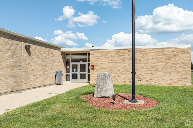 Students and parents rate teachers at Dixie Middle School at an A-.