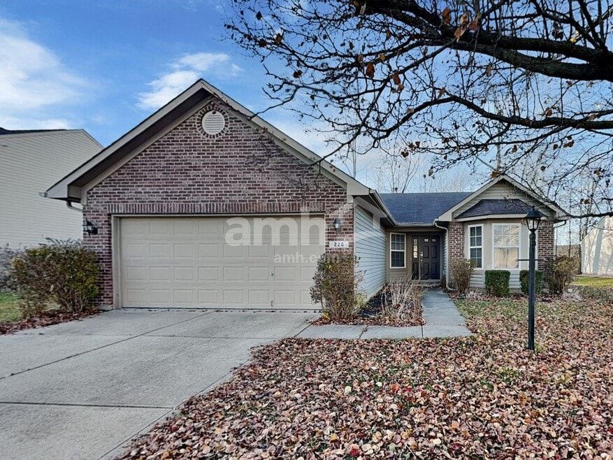 220 Longview Bend, Brownsburg, IN 46112 - photo 1