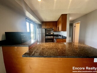 1253 Beacon St Unit 8B, Brookline, MA 02446