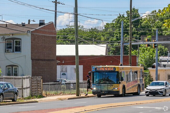 Catch the DART bus on Northeast Blvd to get around Wilmington with ease.