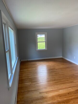 84 Walnut St Unit 1, Thomaston, CT 06787