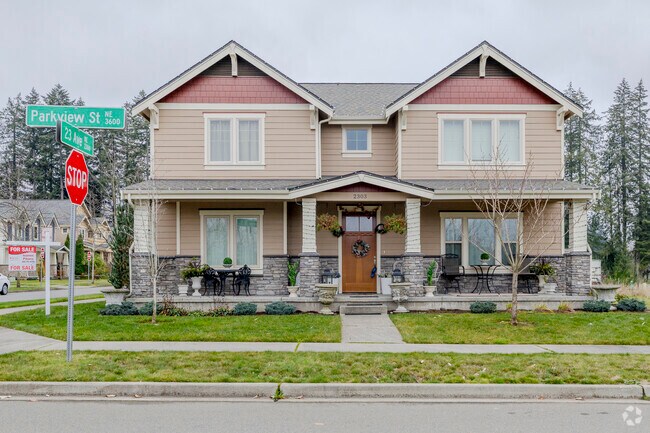 Stunning modern traditional homes with manicured lawns are all over in Lacey WA.