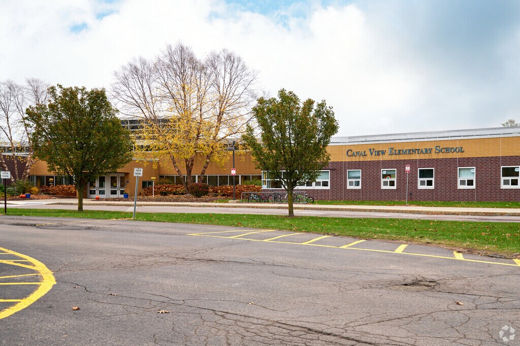 Canal View Elementary School serves 448 students in grades Prekindergarten-5.