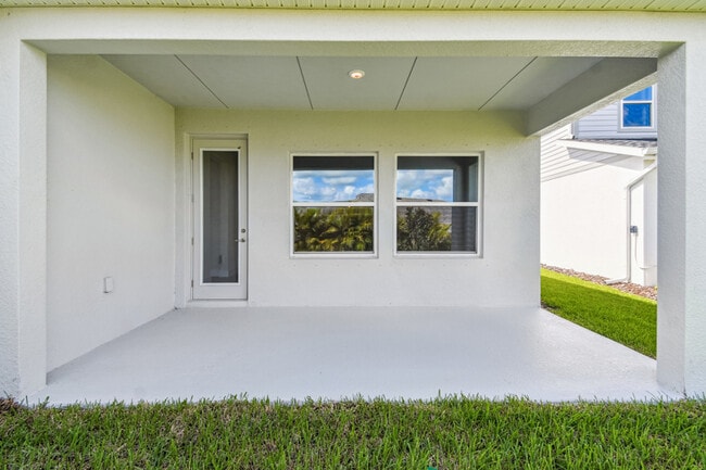 10653 Crescent Creek Crossing, Parrish, FL 34219 - photo 3