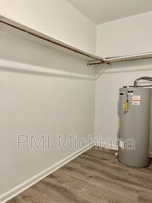 2261 N Johnson St, South Bend, IN 46628