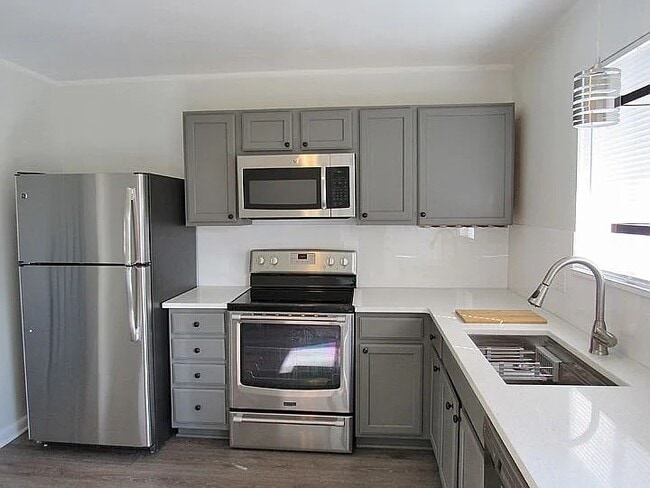 Kitchen-Quartz Countertops