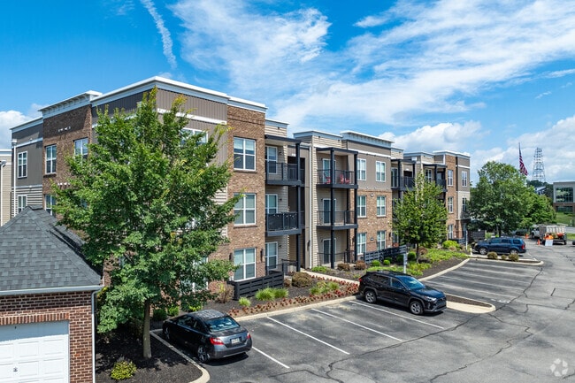 Stafford House, Columbus, OH 43235 - photo 2