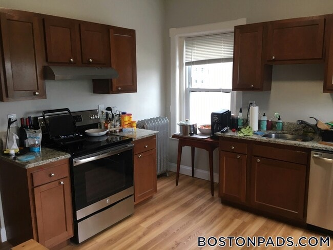 900 Massachusetts Ave unit 8, Cambridge, MA 02139 - photo 4