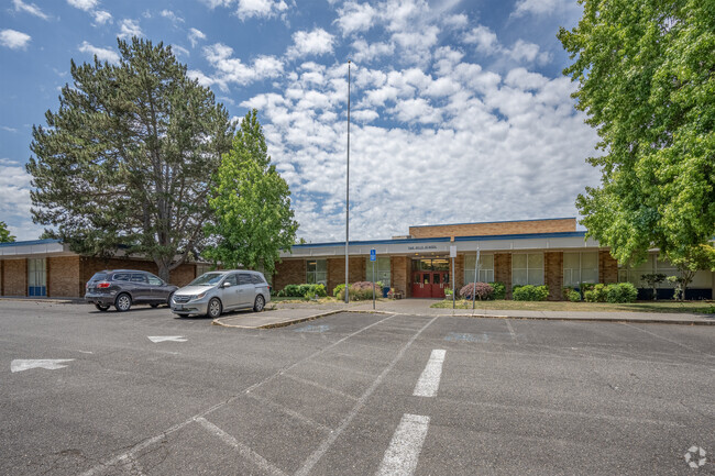 Oak Hills Elementary School exterior.