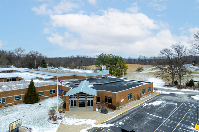 Corydon Elementary School has 671 students in grades PK, K-3.