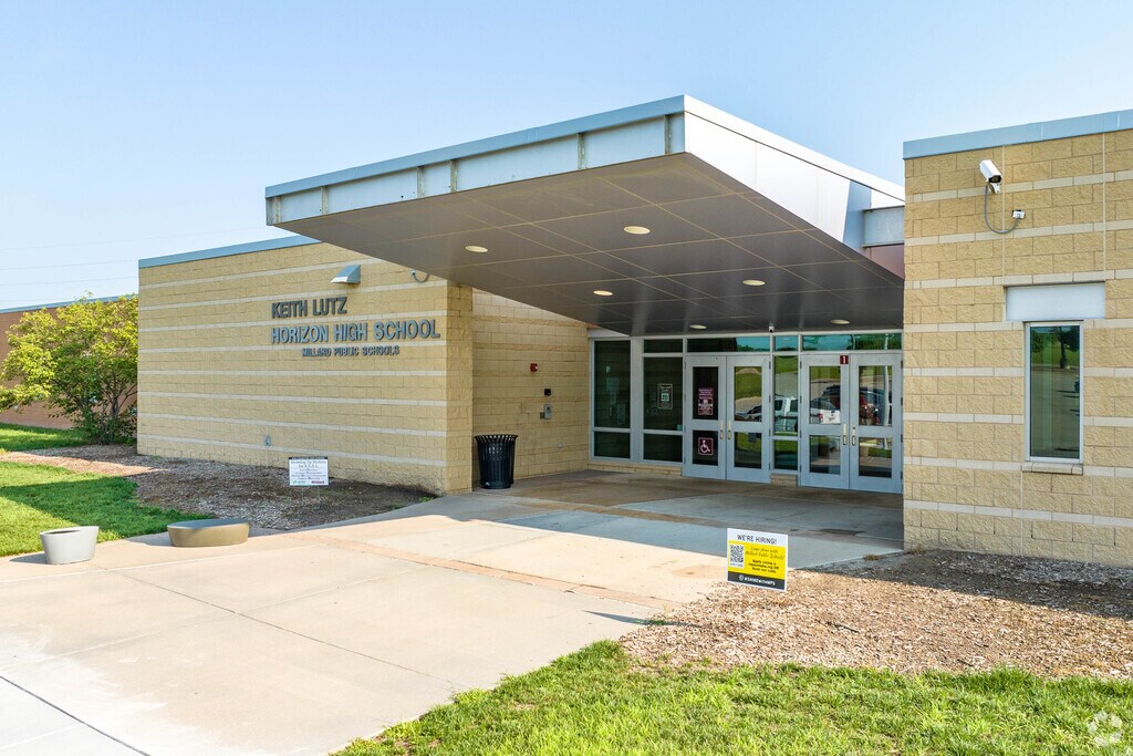 The students of Keith Lutz Horizon High School enjoy learning in a large and modern school.