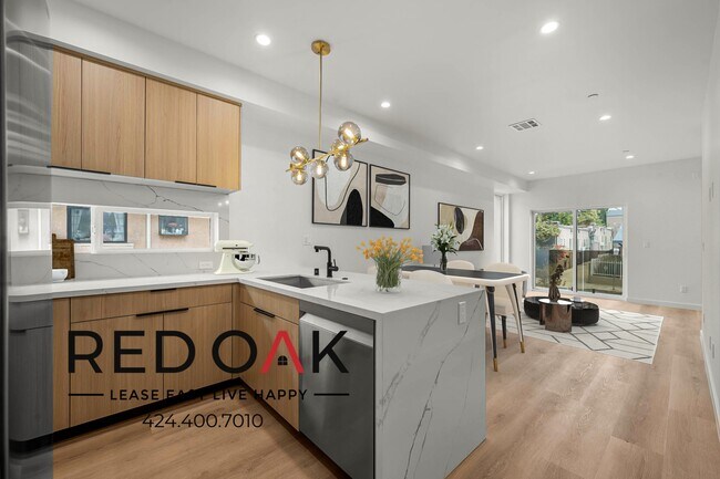 2001 Vista Del Mar Ave unit 2001 1/4, Los Angeles, CA 90068 - photo 2