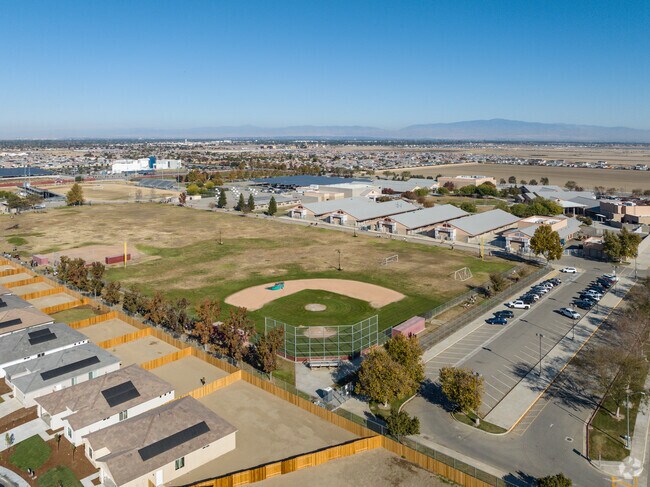 The 4-year high school graduation rate for Independence High School is 95%.