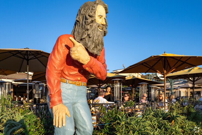 The Deck on Laguna Beach, minutes from Temple Hills, delivers oceanfront dining and views.