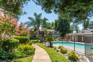 2727 Walnut Ave, Carmichael, CA 95608