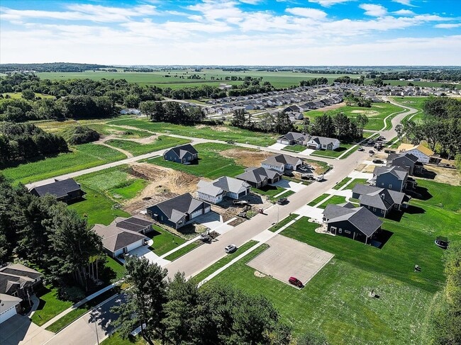 01-Emerald Dr-001.jpg