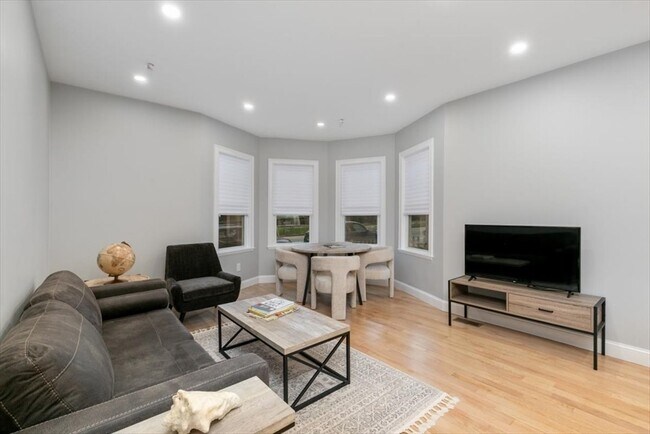 755 Boylston St unit B, Chestnut Hill, MA 02467 - photo 4