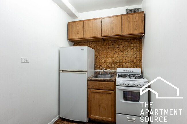 737 W Belmont Ave unit 416, Chicago, IL 60657 - photo 3