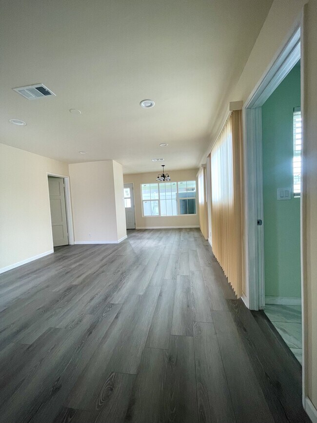 7949 Clearfield Ave, Panorama City, CA 91402 - photo 3