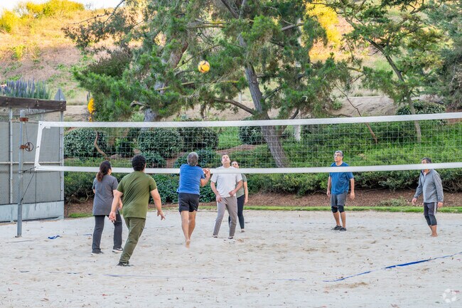 Turtle Rock Community Park has athletic facilities such as a volleyball court and tennis courts.