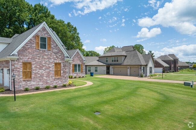 Most homes in the Peasant Hill neighborhood have off street parking.