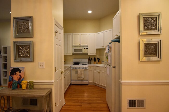 1154-1156 N Dearborn St, Chicago, IL 60610 - photo 7