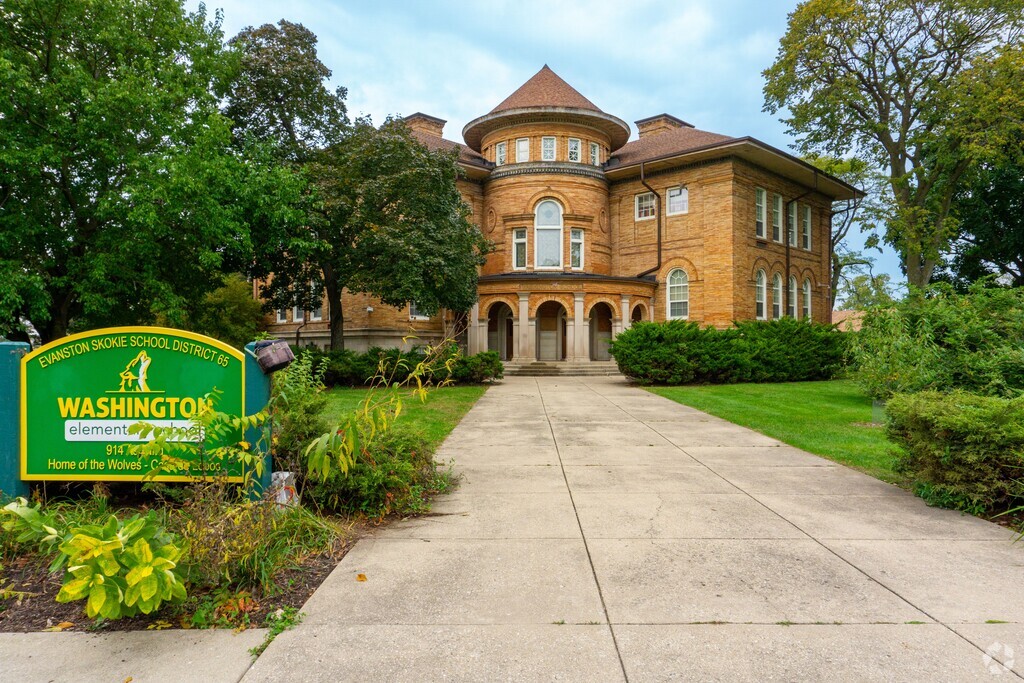 Washington Elementary School serves students in the Evanston community.
