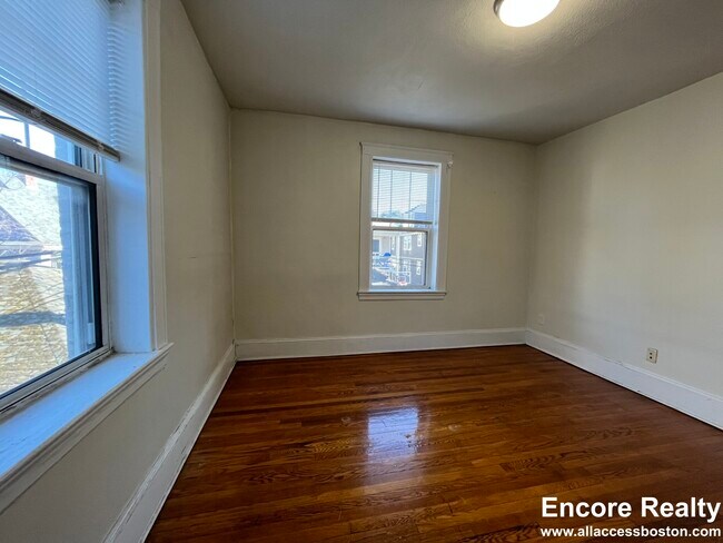155 Summer St unit 3R, Somerville, MA 02143 - photo 6