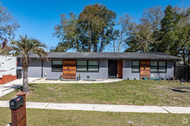 There are nice ranch homes in the Bellair-Meadowbrook Terrace neighborhood that have been remodeled.