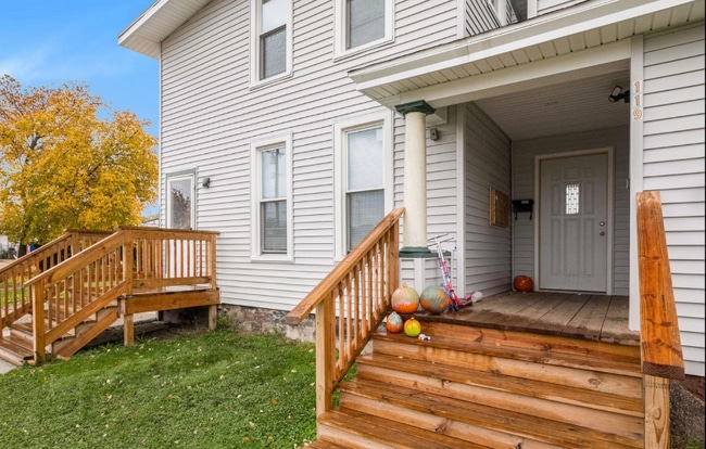 119 S Elm Ave unit 3, Jackson, MI 49203 - photo 2